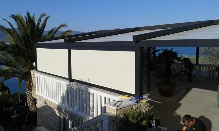 Pergola tenda na ugostiteljskoj terasi