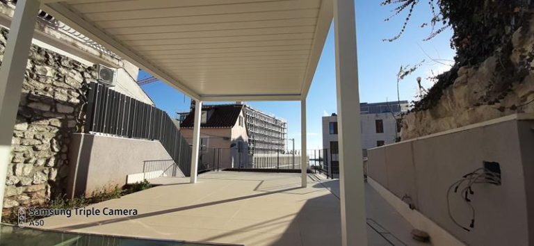 Pergola tenda na terasi u Splitu