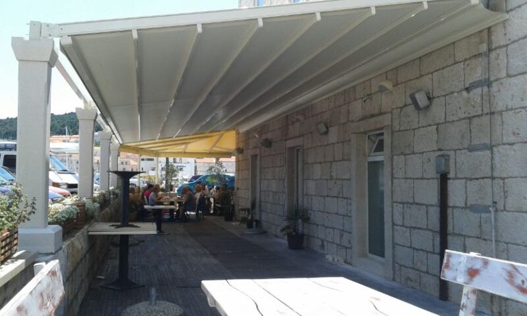 Pergola tenda na terasi u Splitu