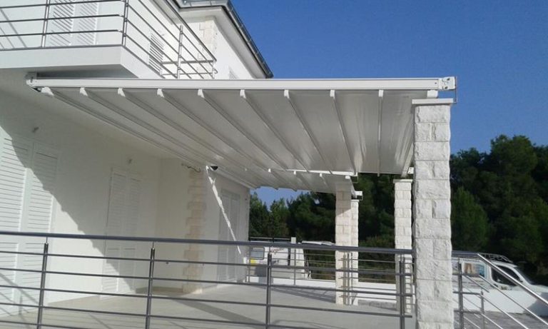 Pergola tenda na terasi u Splitu