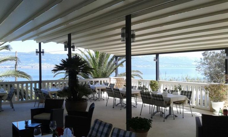 Pergola tenda na terasi u Splitu