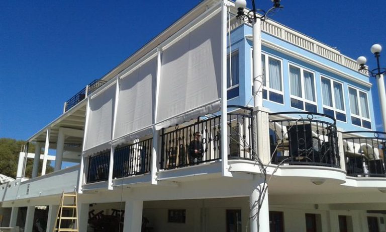 Tenda na pad na balkonu