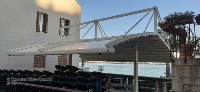 Pergola tenda na terasi u Splitu