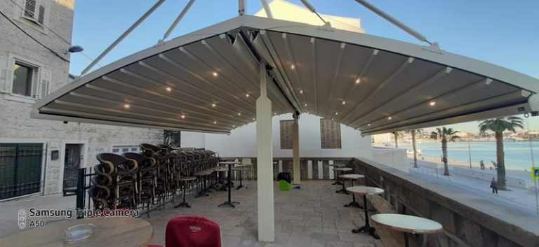 Pergola tenda na terasi u Splitu