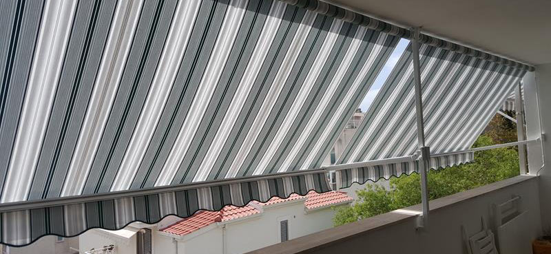 Balkonska tenda postavljena na balkonu u Splitu
